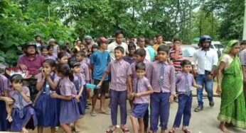 ছাত্রদের পথ অবরোধ!!