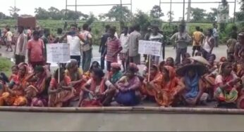 চা শ্রমিকদের অবরোধ!!