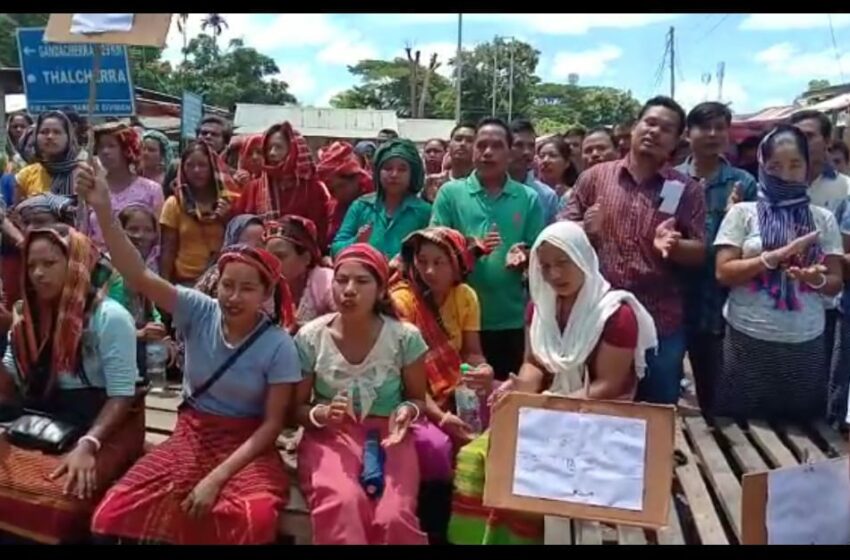 আচমকা অবরোধে দুর্ভোগ চরমে!!