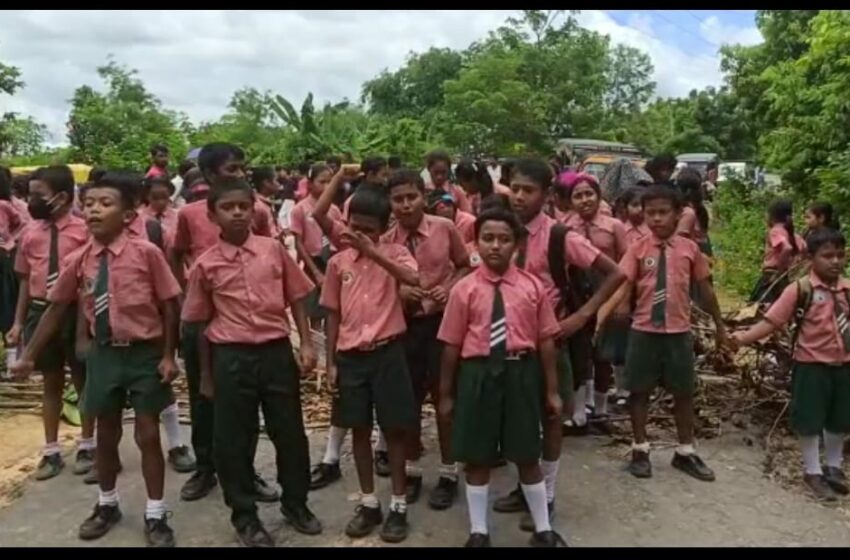 করবুকে ছাত্রদের অবরোধ!