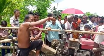 ট্রাক্টর নিয়ে কৃষকরা এবার রাস্তা অবরোধে!!