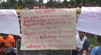 চা শ্রমিকদের রাস্তা অবরোধ
