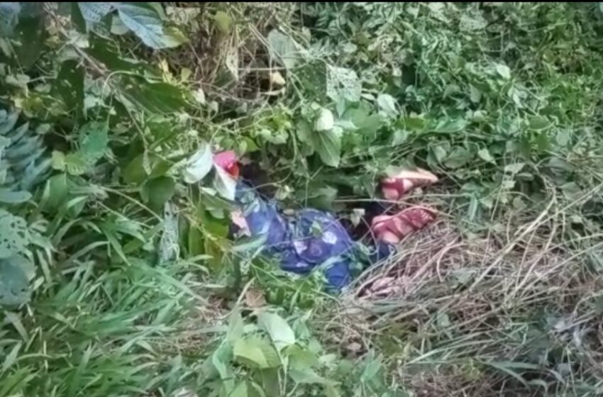 গৃহবধূকে প্রকাশ্যে ভোজালি দিয়ে কুপিয়ে খুন!!!