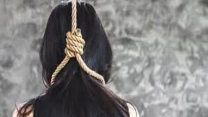  আত্মঘাতী অষ্টম শ্রেণির ছাত্রী!!