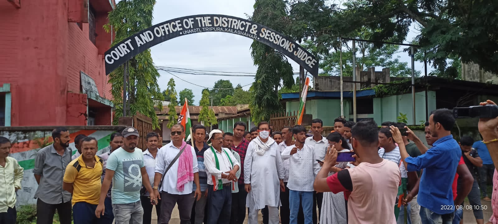 তিন জেলা বন্ধে মিশ্র সাড়া