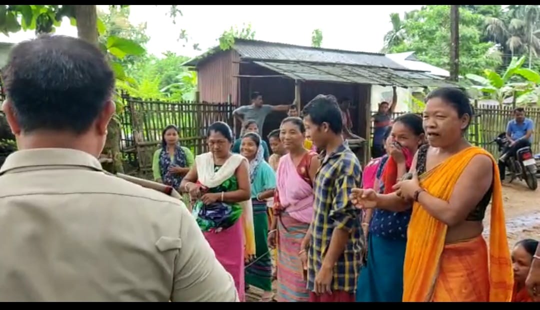 পানীয় জলের দাবিতে পদ্মবিলে রাস্তা অবরোধ