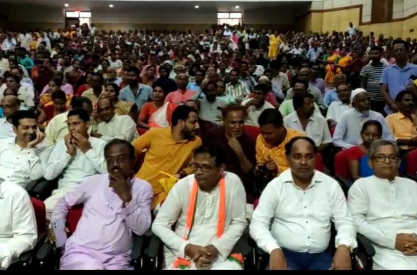 রাজীবের জেলা সফর