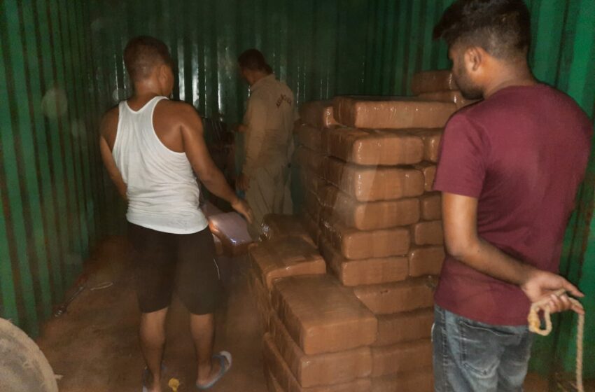 পাচারকালে দুই কোটি টাকার গাঁজা আটক!!