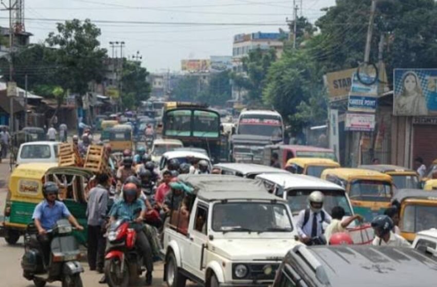 ট্রাফিক ব্যর্থতায় চরম অব্যবস্থা রাজপথজুড়ে