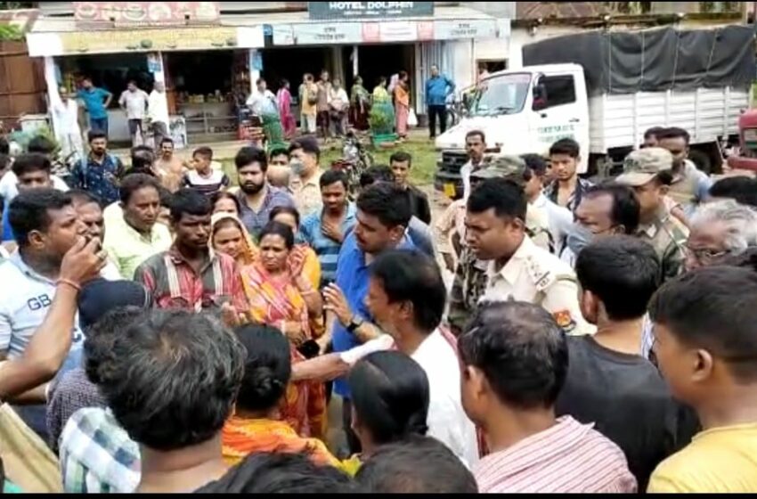  পুজোর মুখে আমবাসায় জাতীয় সড়ক অবরোধ!!