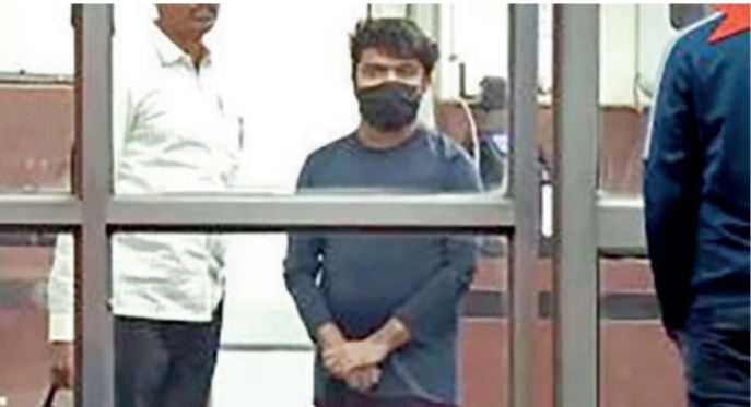  ৪ রাজ্যে ৬ বউ, সঙ্গে সন্তান, পুলিশে ধরা পড়লেন গায়ক