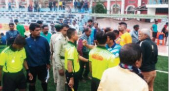 ক্লাব কর্তাদের হাতে নিগৃহীত রেফারি!!