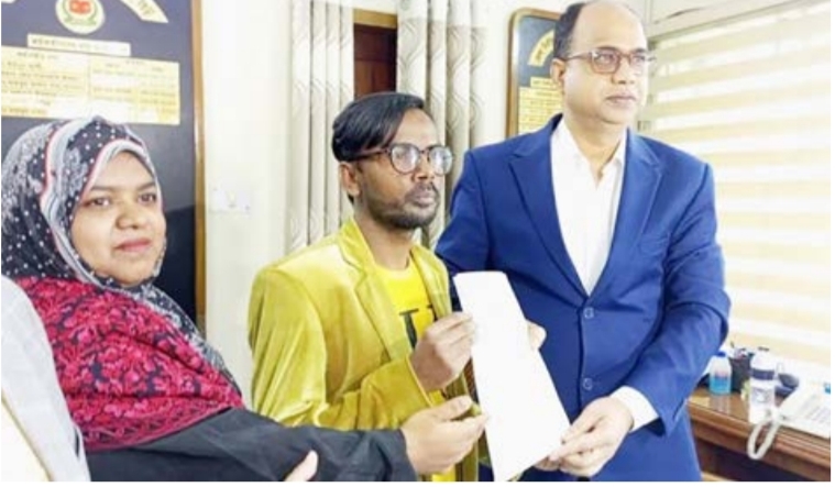  অভিনেতা হিরো আলম প্রার্থী হওয়ায় চাঞ্চল্য বগুড়ায়