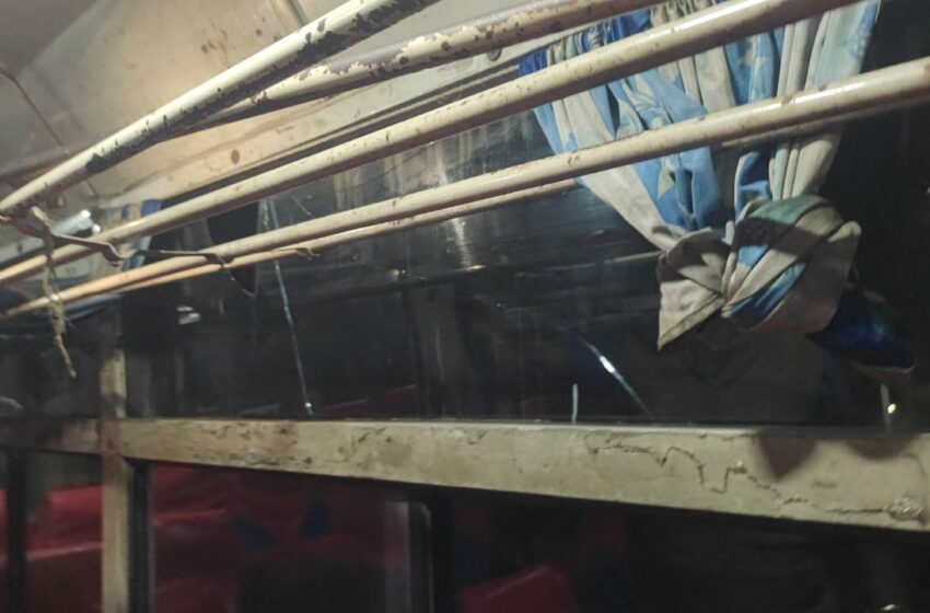 যাত্রীবাহী বাস গাড়ি ভেঙে চুরমার করে দিলো দুষ্কৃতিকারীরা!!