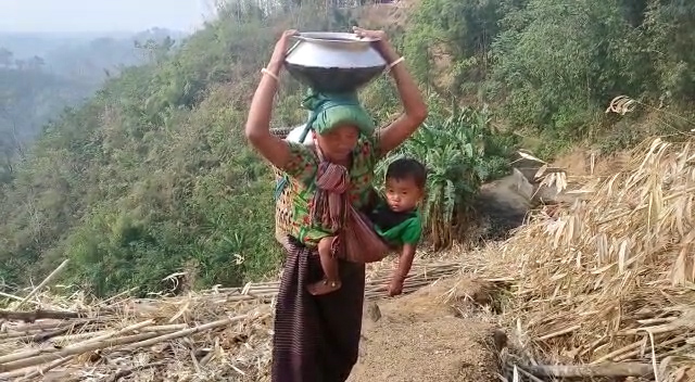  পাহাড় চুইয়ে পড়া জলেই জীবন!!!