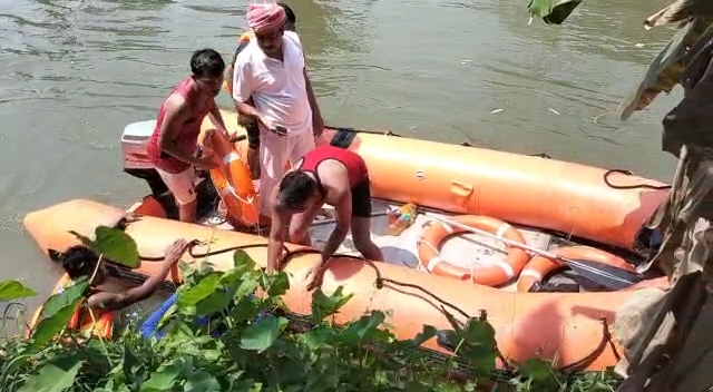  নদীতে ফুল ভাসাতে গিয়ে তলিয়ে গেল বালক!!!