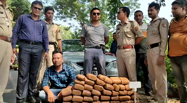  ৪৮ প্যাকেট শুকনো গাঁজা আটক!!