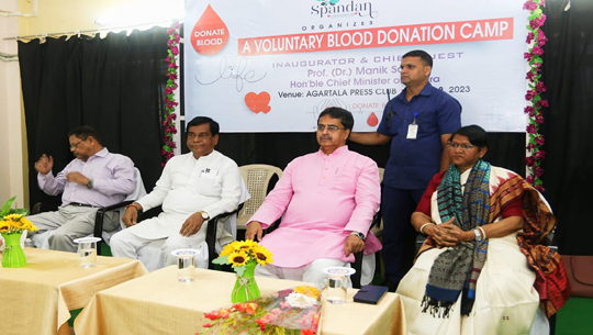  মুখ্যমন্ত্রীকে কালি ছেটাতে রক্ত দানের নামে লাখোয়ারী তোলাবাজি।