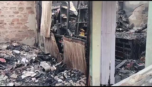  ভোররাতে বাবুরবাজারে বিধ্বংসী অগ্নিকান্ড!!