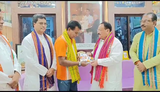  সম্পর্ক সে সমর্থন!! দুই বিশিষ্ট নাগরিকের বাড়িতে নাড্ডা।