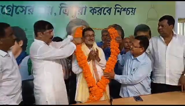  প্রদেশ কংগ্রেস সভাপতির দায়িত্ব নিলেন আশিষ!!