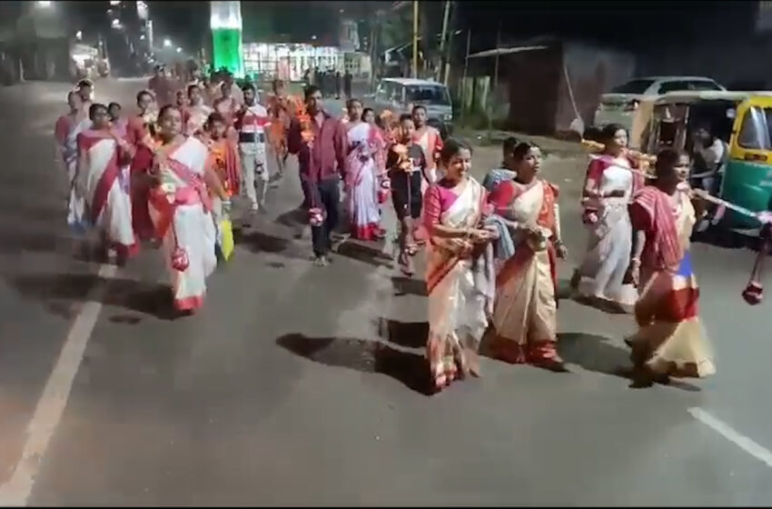 শ্রাবণ মাসের শেষ সোমবারে শিব ভক্তদের ঢল!!