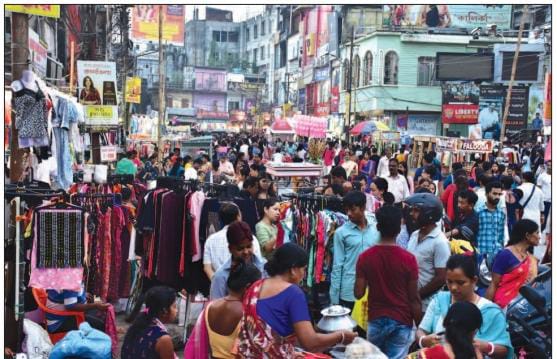  কেনাকাটার ঝড়ো ব্যাটিং পুজোর শেষ রবিবারে।