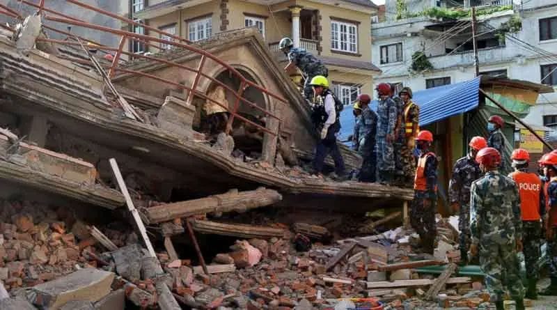  ভূমিকম্পে বিধ্বস্ত নেপাল, মৃত অন্তত ১২৮!! আহত শতাধিক!