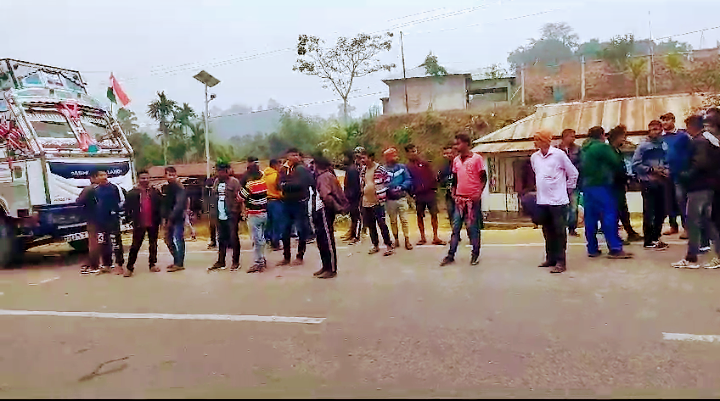  জাতীয় সড়কে বন্ধ ট্রাক চলাচল!!