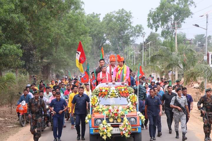  রতনের গড়ে মোদির জন্য চাইলেন ভালোবাসার ভোট।।