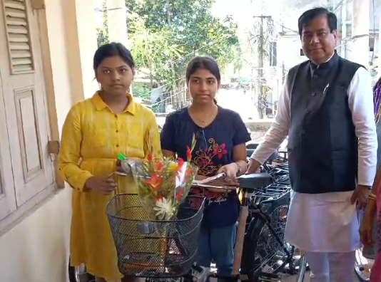 ২৫ জন ছাত্রীকে বাইসাইকেল প্রদান!!