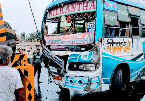  কুড়ি ফুট নিচে বাস মৃত৫ আহত ৪০!