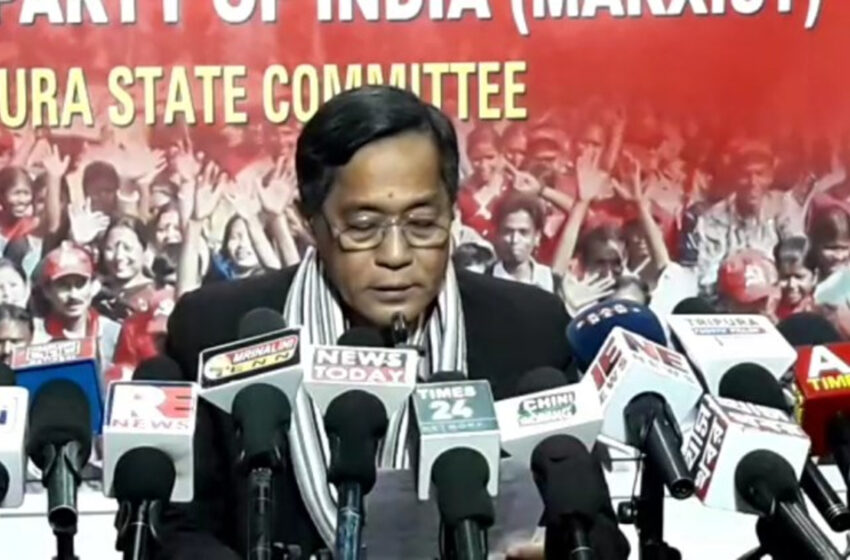 বিধানসভার নীতি ভেঙে মেয়রের শপথ: জিতেন!!