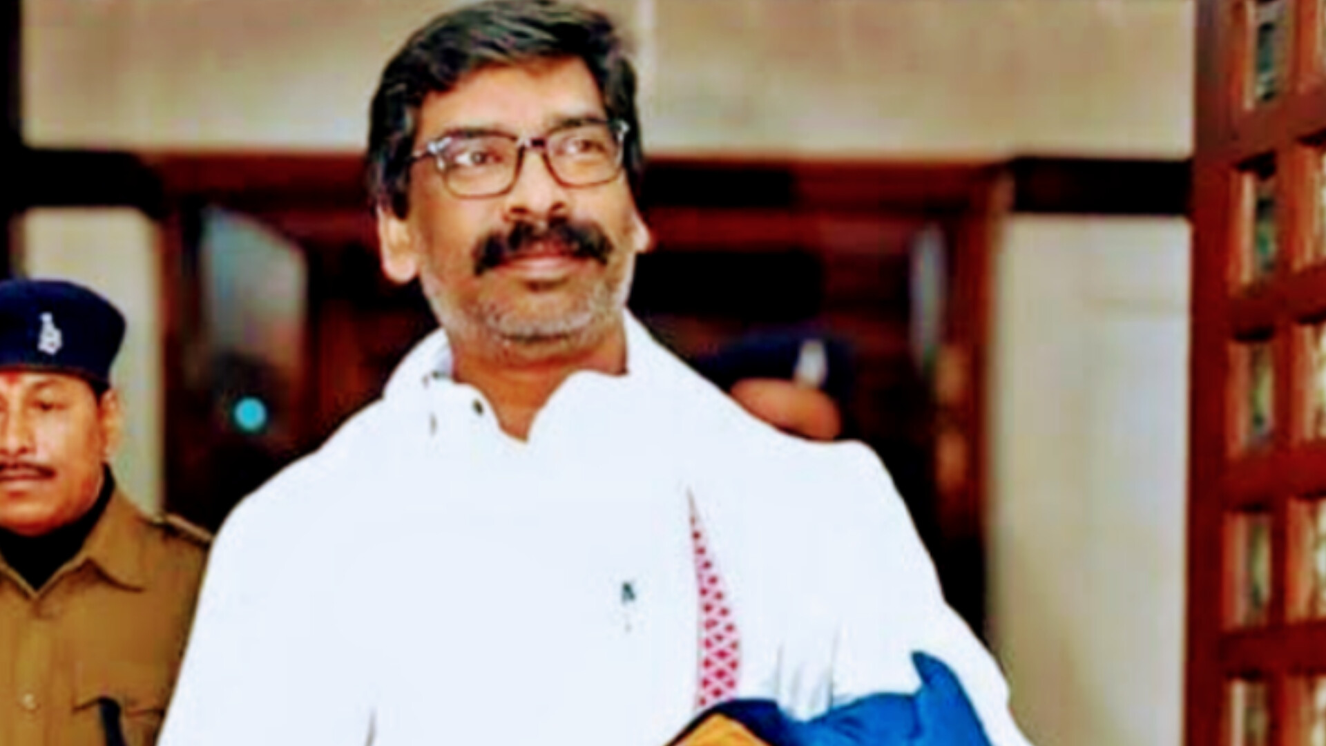 এনডিএ মুখী হেমন্ত!