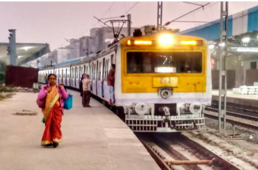  চালকের তৎপরতায় এড়ানো গেল সাঁতরাগাছি-শালিমার লোকাল!!