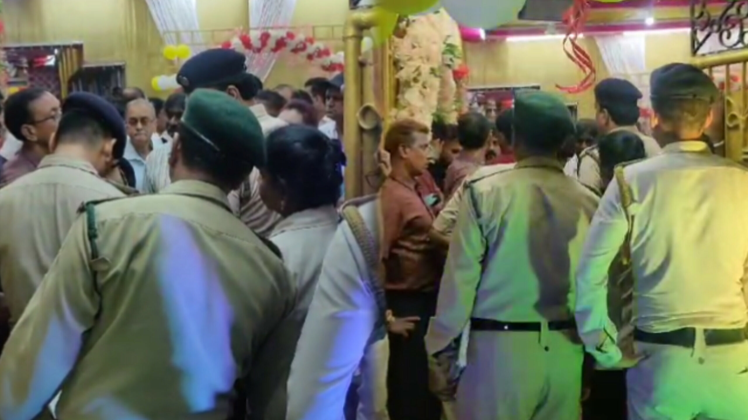 অন্নপ্রাশনে আসা অতিথিদের মদ্যপান ঘিরে তুলকালাম!!