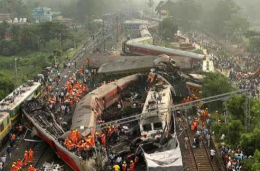 সাতসকালে ভয়াবহ ট্রেন দুর্ঘটনা!