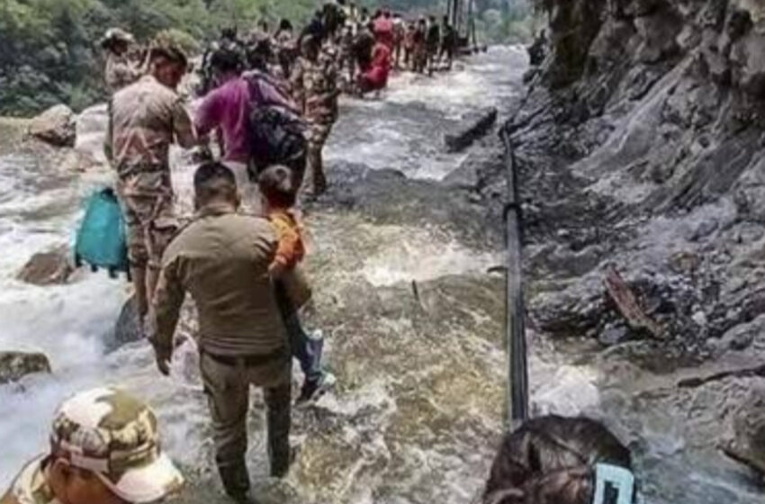  সিকিমে আটকে ১৫০০ পর্যটক!!