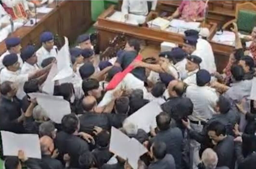  ভোটের আগে বাদল অধিবেশনে বিহার বিধানসভায় ধুন্ধমার কান্ড!!
