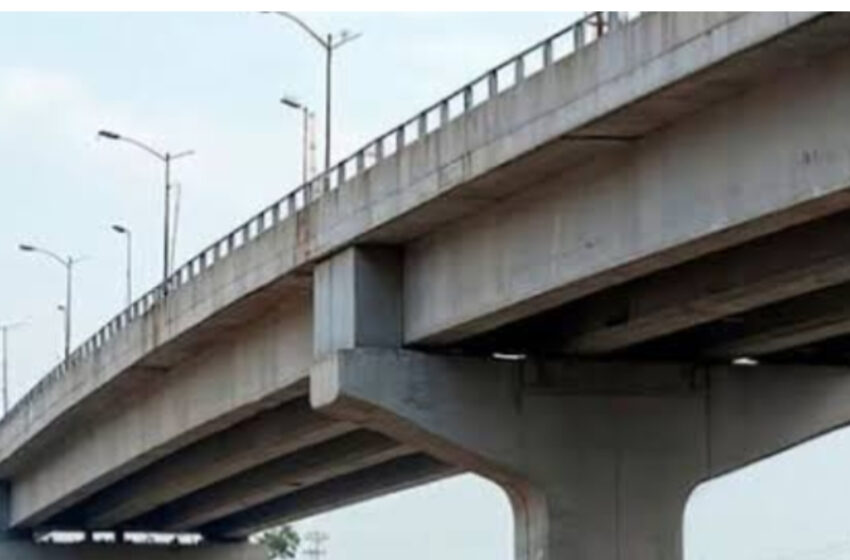 সরু রাস্তায় বড় স্বপ্ন, বাস্তবতা কোথায়?বিকল্প ছাড়া ফ্লাইওভার, প্রশ্নের ঝড়!!
