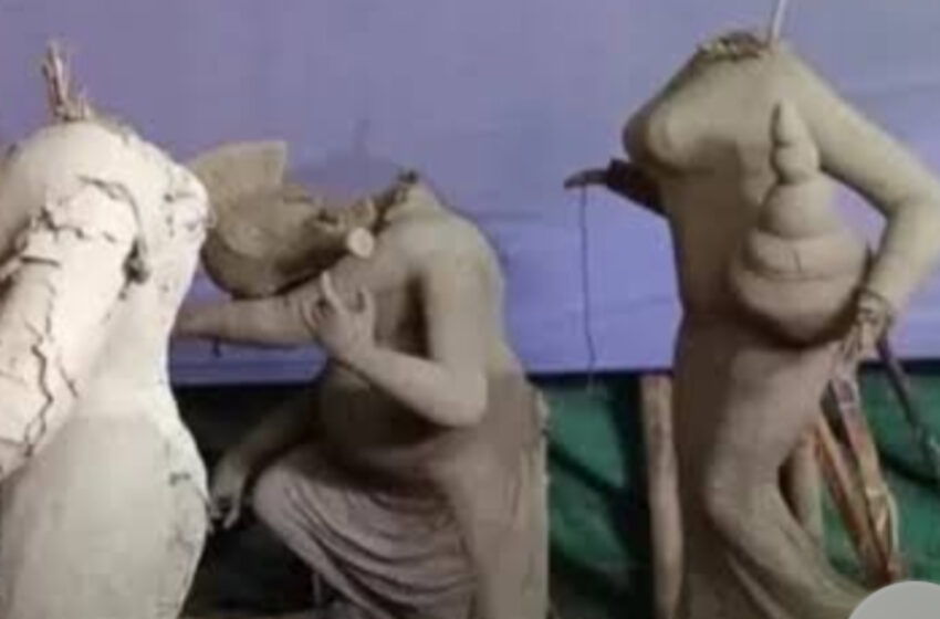  মৃৎশিল্পীর কারখানায় ঢুকে দুর্গা মূর্তি ভাঙচুর, বামুটিয়ায় চাঞ্চল্য!!
