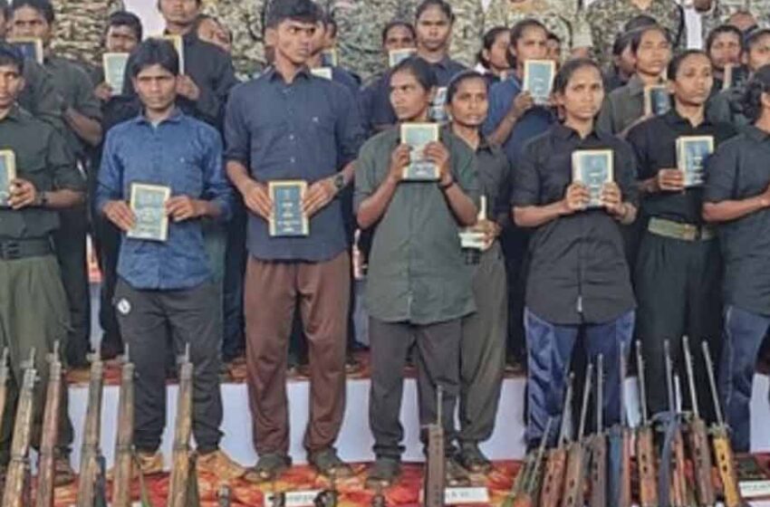ছত্তীসগঢ়ের বস্তারে পরপর তিন দিনে ৪৫০ জন মাওবাদীর আত্মসমর্পণ!!