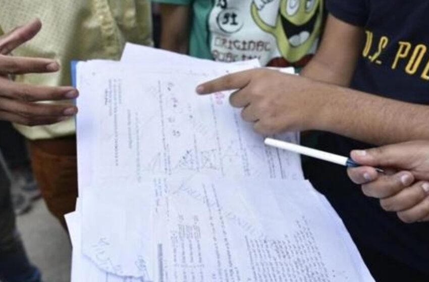 প্রশ্নপত্র ফাঁসের অভিযোগ,নিয়োেগ প্রক্রিয়া বাতিলের দাবিতে সরব বেকাররা!!