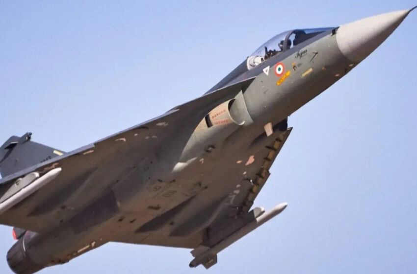  প্রদর্শনীর সময়ে ভেঙে পড়ল যুদ্ধবিমান তেজস!!