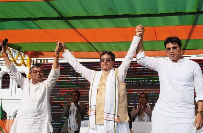  শক্তিশালী সত্য ইতিহাসই সশক্ত ভবিষ্যৎ নির্মাণ করেঃ বিপ্লব!!মোহনপুরে মুখ্যমন্ত্রীর মুখে দলের অতীত জানলো গোটা রাজ্যবাসী!!