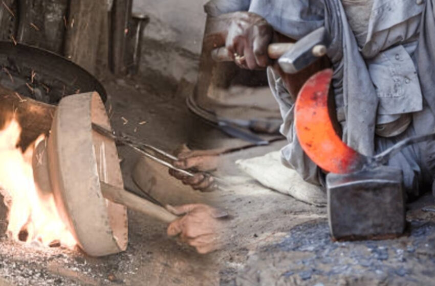  হাতুড়ির শব্দ থেমে যাচ্ছে, নিস্তব্ধ কামারপাড়া!!