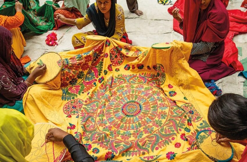  সুই-সুতোর নীরব গান,হাতে বোনা স্বপ্নের নকশি কাঁথা…