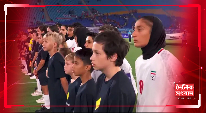  ইরানের মহিলা ফুটবল দলের তরুণ স্ট্রাইকার সারা দিদার যুদ্ধের প্রশ্নে কেঁদে ফেললেন!