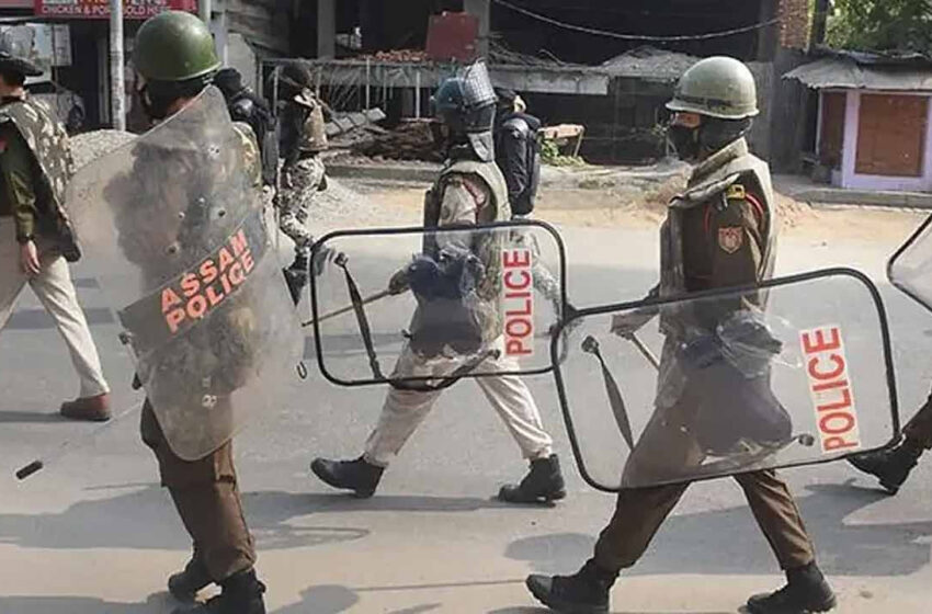  নির্বাচনের আগে আসামে পুলিশ ক্যাম্পে জঙ্গি হামলা, আহত ৪