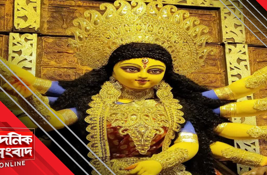  ১০০ কেজি সোনার গয়নায় সাজলেন দুর্গা